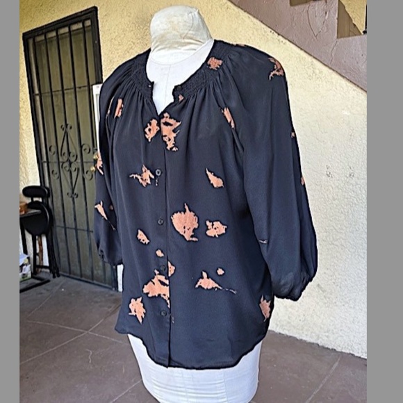 TUCKER "The Classic" Silk Print Button Up 3/4 Length Sleeve Blouse NWOT/sz M - Picture 4 of 15